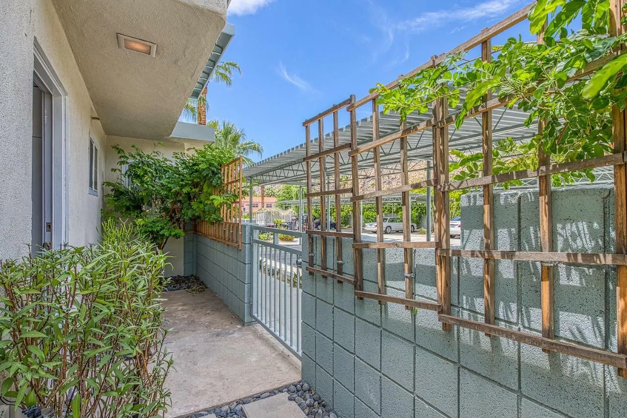 פאלם ספרינגס Sordid Lives Condo Permit# 3202 פאלם ספרינגס
